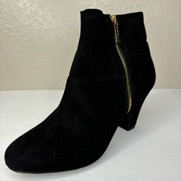 New BCBG Black 3” Comfort Heel Ankle Boots Bootie Side Zip Gold Hardware Size 9 - Picture 7 of 13
